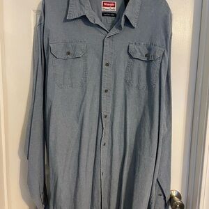 Wrangler Men's Casual Light Blue Button Down Shirt